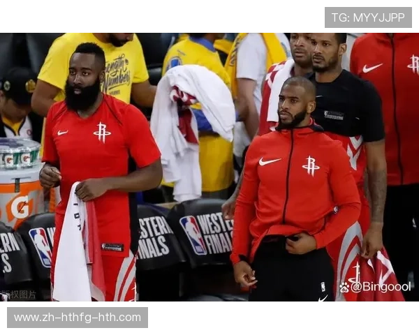 火箭队“发带帮”成员回顾：NBA赛场上的时尚潮流